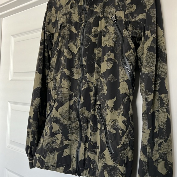 LULULEMON | Rise & Shine Mystic Jungle Jacket * 4 - Picture 3 of 5